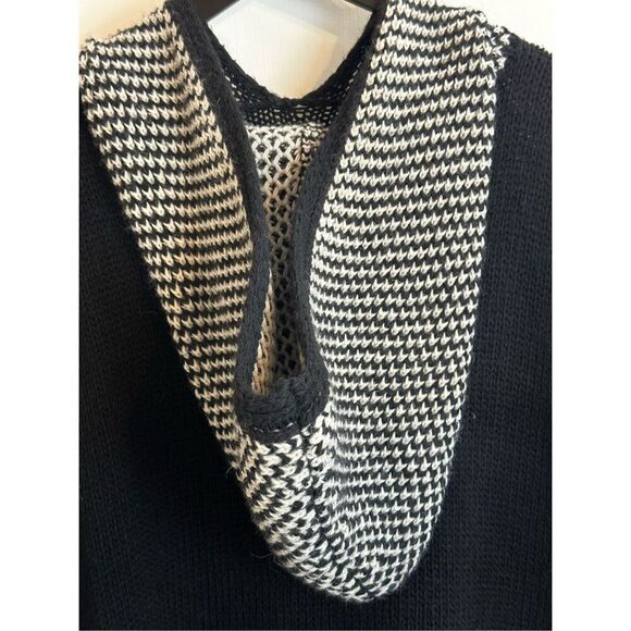 Cocogio One Size Aztec style oversize sweater poncho - Picture 8 of 9